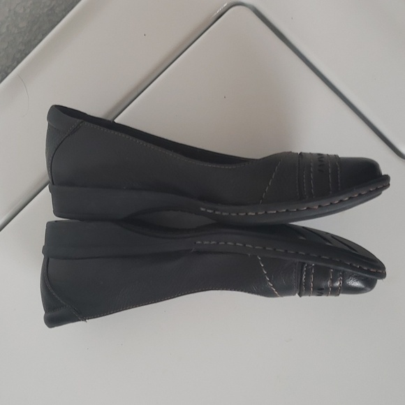 Clarks Bendables Womens Size 6 1/2 almost flats Black Leather Closed Toe - Picture 3 of 8